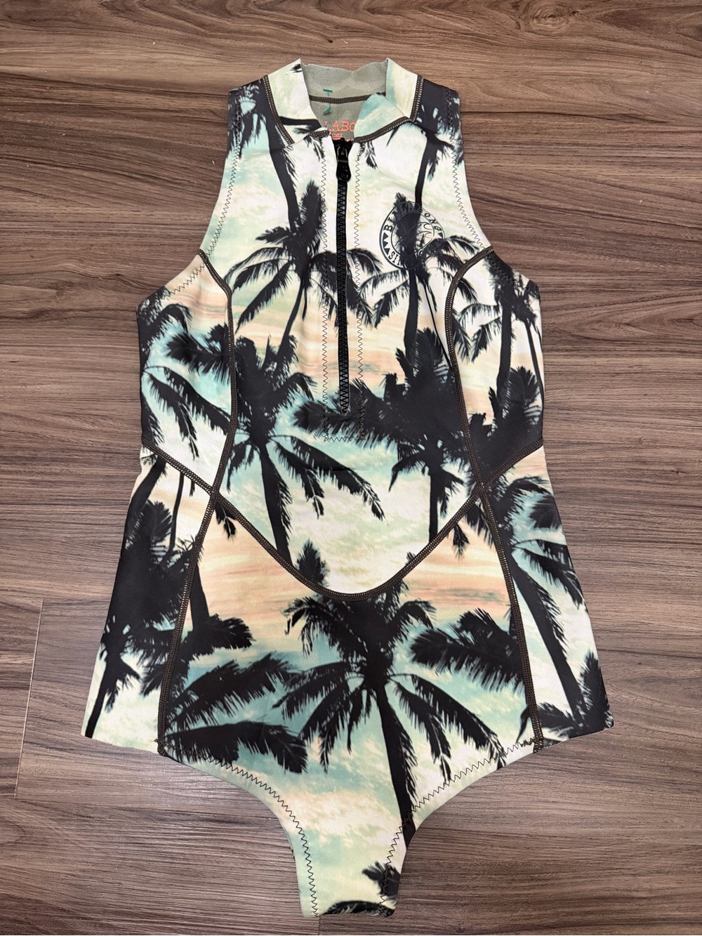 Billabong women sz 6 1mm Sleeveless Front Zip Spring wetsuit